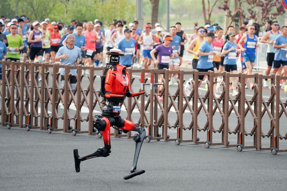 running robot